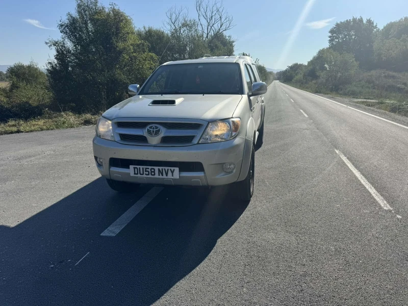 Toyota Hilux 3.0, снимка 4 - Автомобили и джипове - 47347649