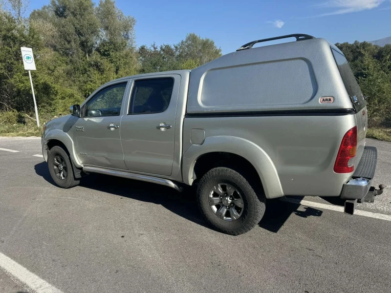 Toyota Hilux 3.0, снимка 5 - Автомобили и джипове - 47347649