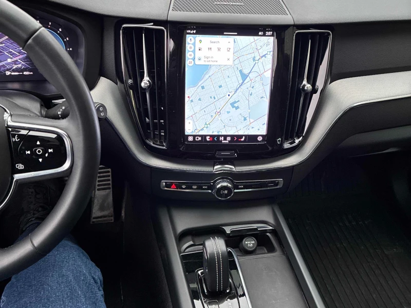 Volvo XC60 * * R-Design* * PANO* KEYLESS* H&K* * CAMERA* * , снимка 12 - Автомобили и джипове - 52691682