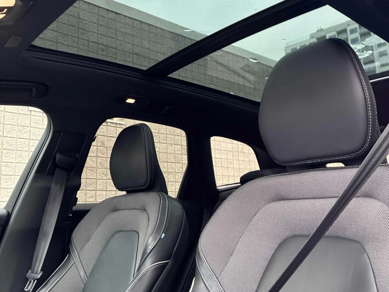 Volvo XC60 * * R-Design* * PANO* KEYLESS* H&K* * CAMERA* * , снимка 9 - Автомобили и джипове - 52691682