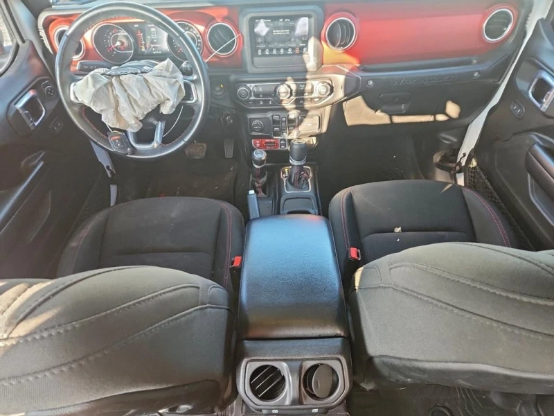 Jeep Wrangler 2021 JEEP WRANGLE * CARFAX * Клип на мотора, снимка 8 - Автомобили и джипове - 53445410