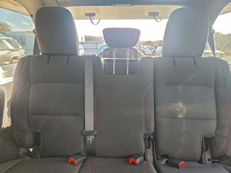 Jeep Wrangler 2021 JEEP WRANGLE * CARFAX * Клип на мотора, снимка 10 - Автомобили и джипове - 53445410