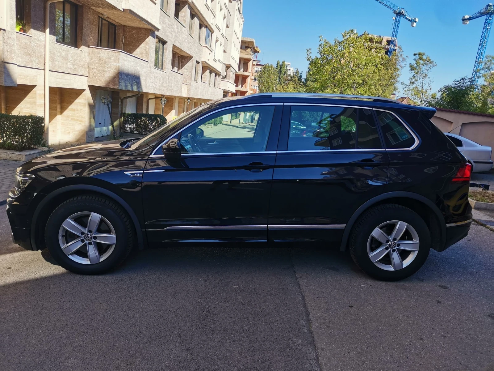 VW Tiguan 2.0TSI R-LINE SWISS - изображение 5