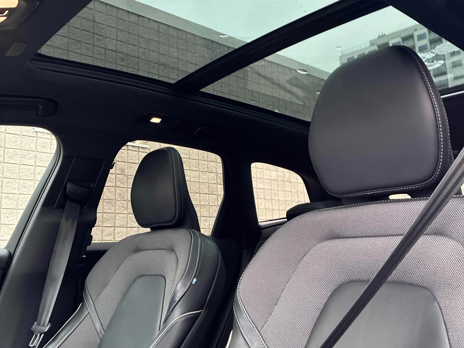 Volvo XC60 * * R-Design* * PANO* KEYLESS* H&K* * CAMERA* *  - изображение 9