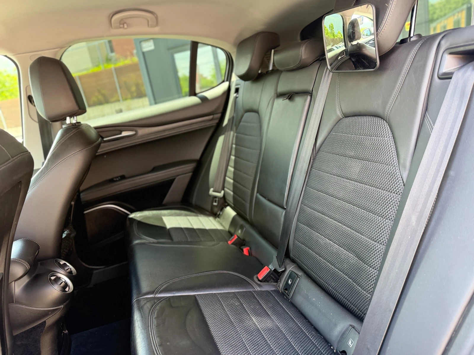 Alfa Romeo Stelvio 2.2/209HP/EXECUTIVE/КАМЕРА/ЗИМНИ-ЛЕТНИ-ГУМИ/KLESS, снимка 13 - Автомобили и джипове - 54699164