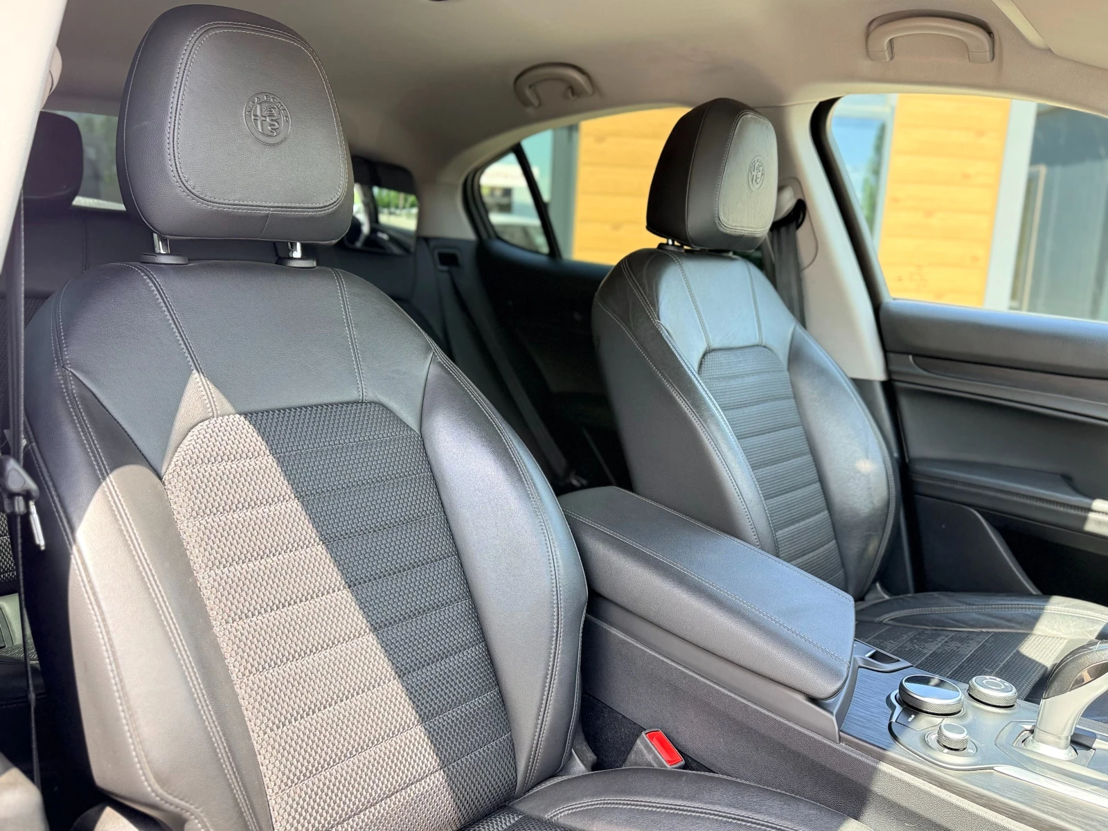 Alfa Romeo Stelvio 2.2/209HP/EXECUTIVE/КАМЕРА/ЗИМНИ-ЛЕТНИ-ГУМИ/KLESS, снимка 12 - Автомобили и джипове - 54699164