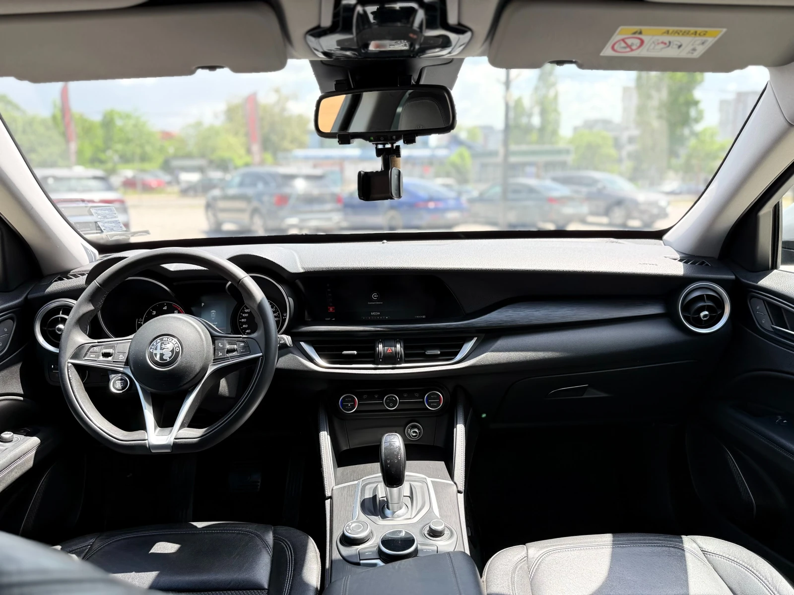Alfa Romeo Stelvio 2.2/209HP/EXECUTIVE/КАМЕРА/ЗИМНИ-ЛЕТНИ-ГУМИ/KLESS, снимка 10 - Автомобили и джипове - 54699164