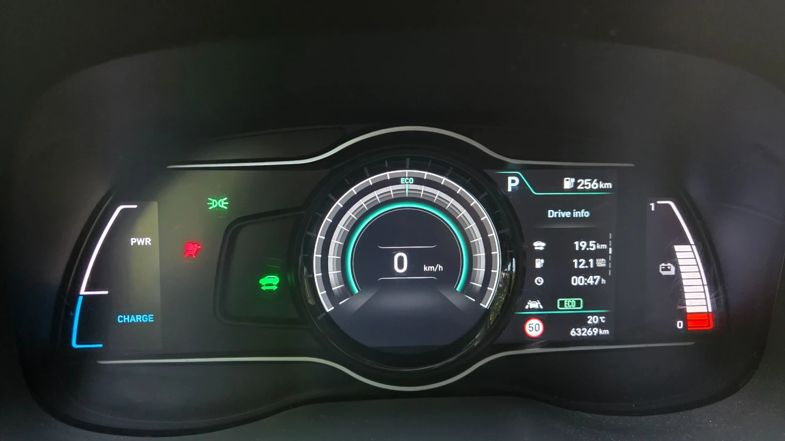Hyundai Kona 64KW /204HP/Термопомпа, снимка 16 - Автомобили и джипове - 54948455