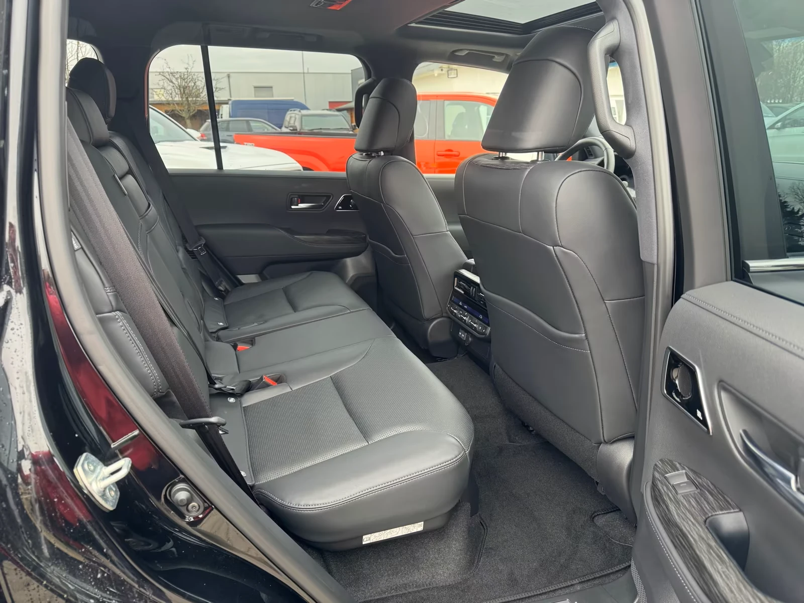 Toyota Land cruiser LC300* PREMIUM* JBL* HEAD-UP* DISTR* MEMORY* 360CA, снимка 15 - Автомобили и джипове - 55699203