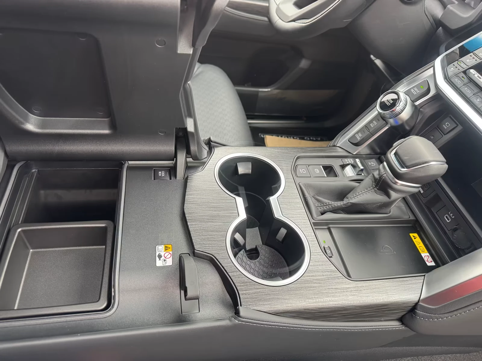 Toyota Land cruiser LC300* PREMIUM* JBL* HEAD-UP* DISTR* MEMORY* 360CA, снимка 11 - Автомобили и джипове - 55699203