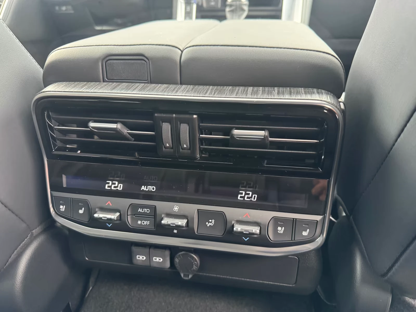 Toyota Land cruiser LC300* PREMIUM* JBL* HEAD-UP* DISTR* MEMORY* 360CA, снимка 16 - Автомобили и джипове - 55699203