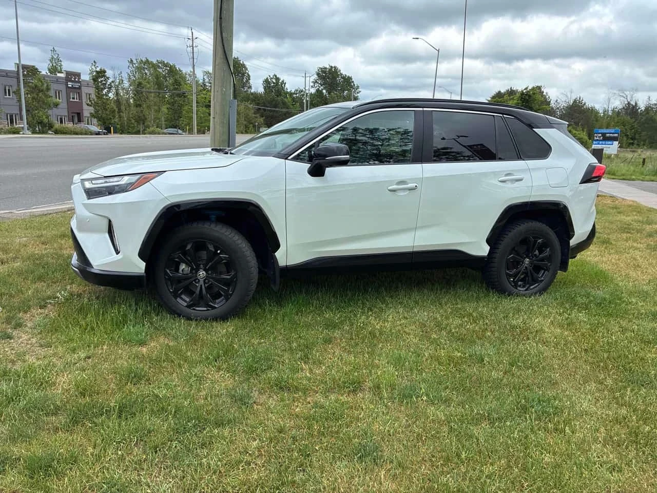 Toyota Rav4  Hybrid XSE / CARFAX / АВТОКРЕДИТ , снимка 2 - Автомобили и джипове - 55735054