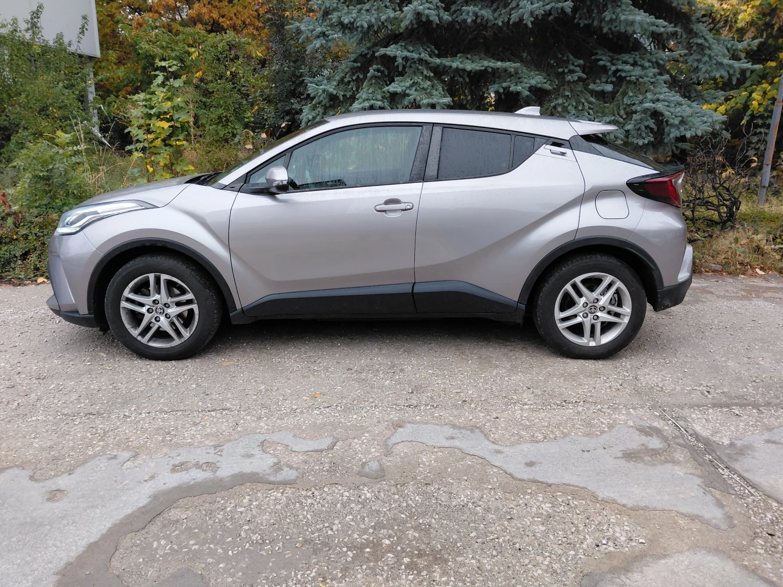 Toyota C-HR Бензин, снимка 4 - Автомобили и джипове - 56540153