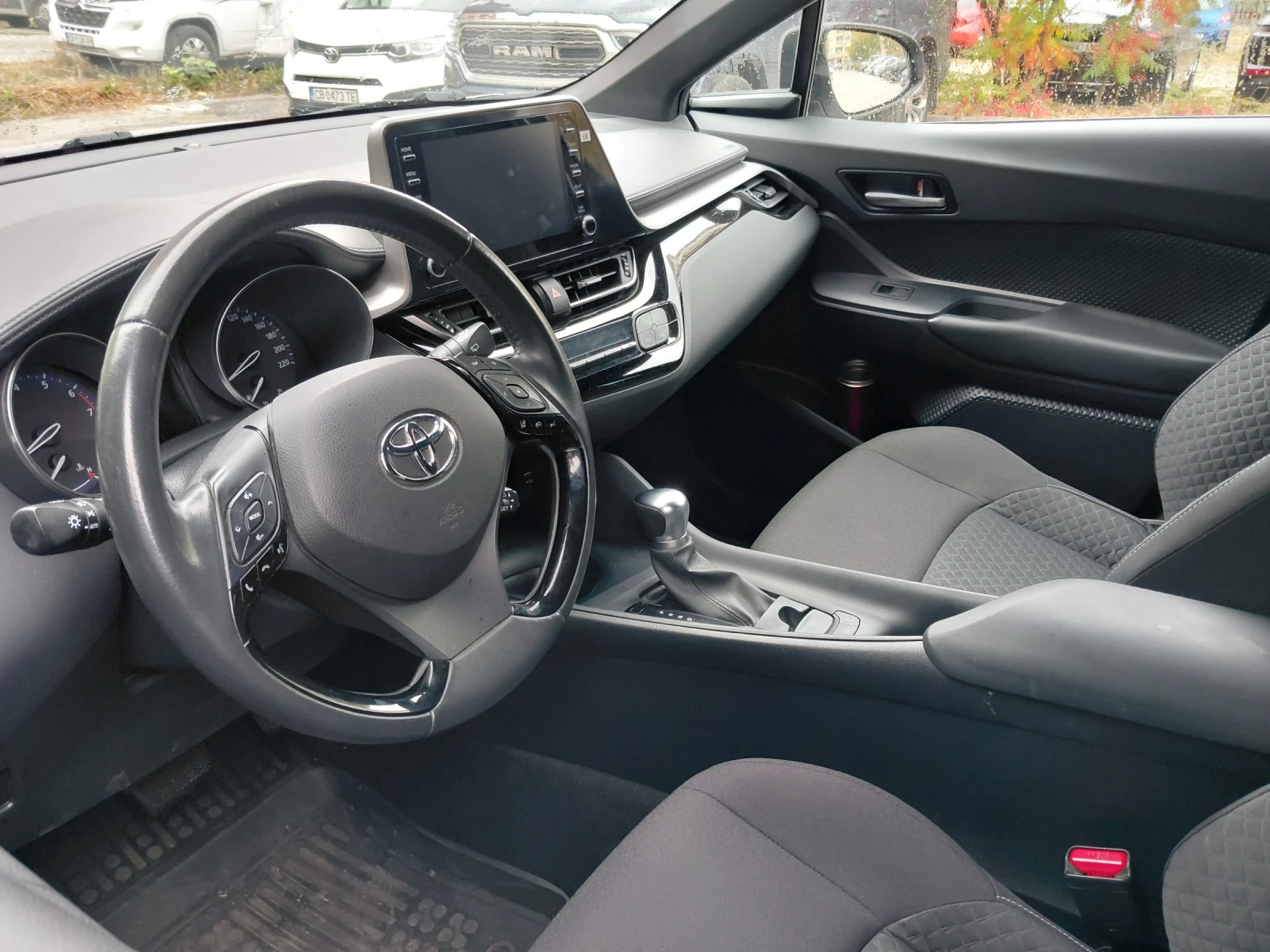 Toyota C-HR Бензин, снимка 6 - Автомобили и джипове - 56540153
