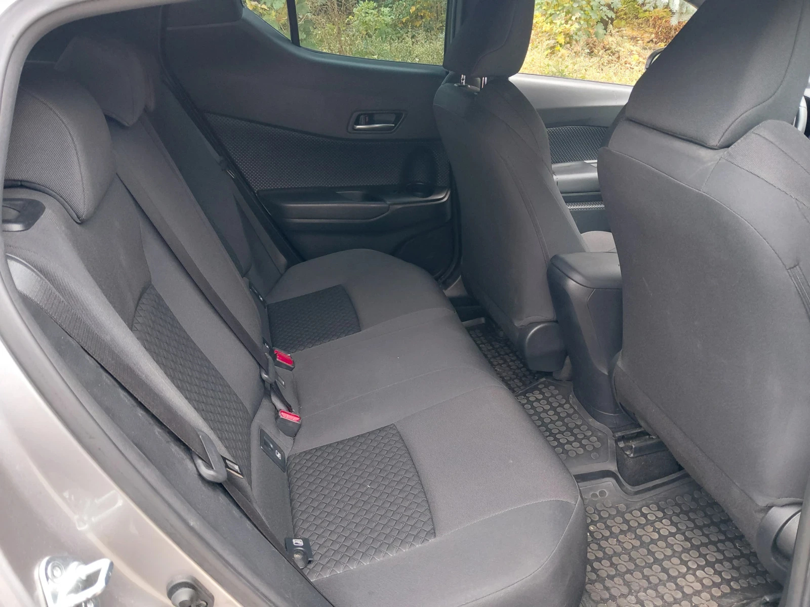 Toyota C-HR Бензин, снимка 11 - Автомобили и джипове - 56540153