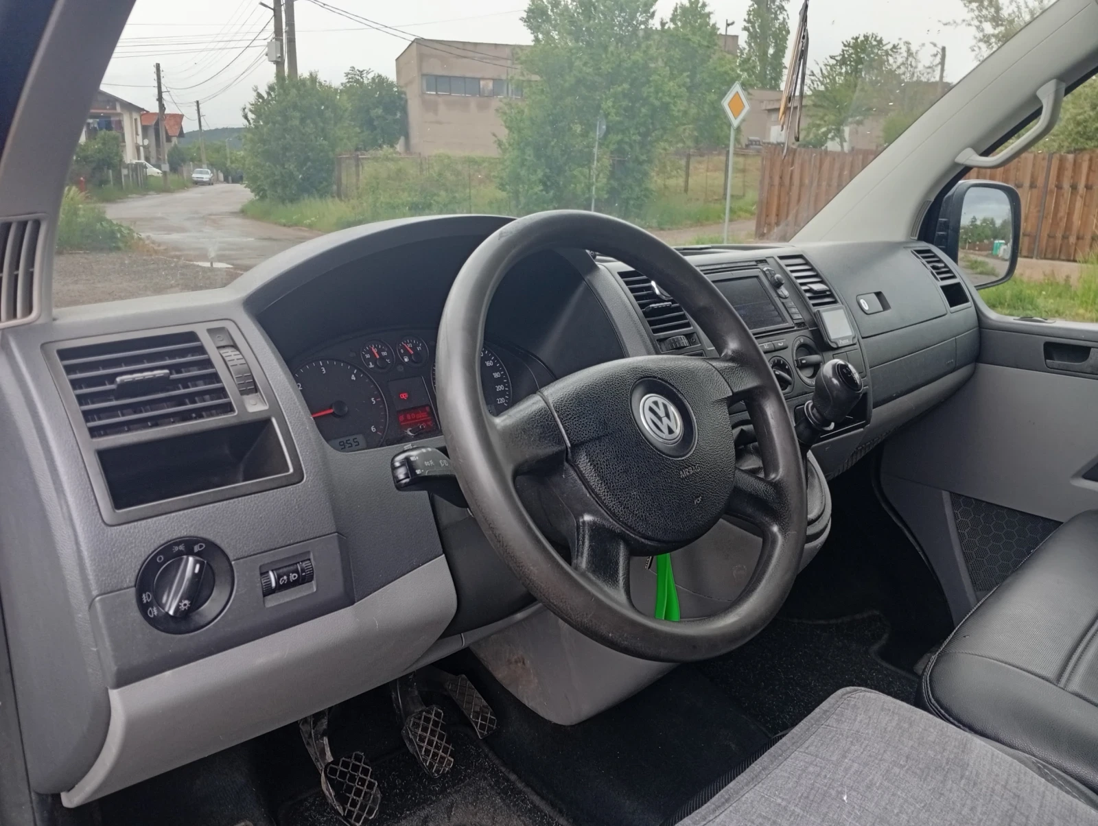 VW T5, снимка 12 - Бусове и автобуси - 54597824