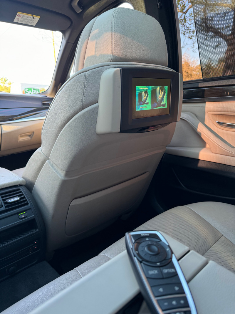 BMW 530 3x Tv*Distronic*Head Up*Panorama*Keyless GO*Full, снимка 12 - Автомобили и джипове - 45222561