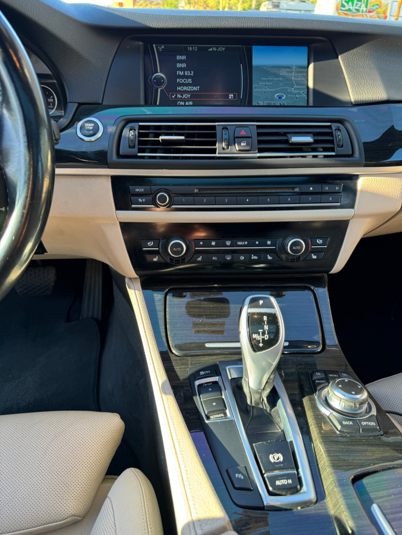 BMW 530 3x Tv*Distronic*Head Up*Panorama*Keyless GO*Full, снимка 11 - Автомобили и джипове - 45222561