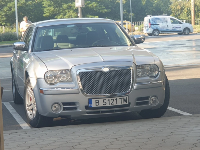 Chrysler 300c, снимка 1 - Автомобили и джипове - 49022393