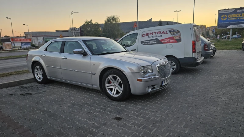 Chrysler 300c, снимка 2 - Автомобили и джипове - 49022393