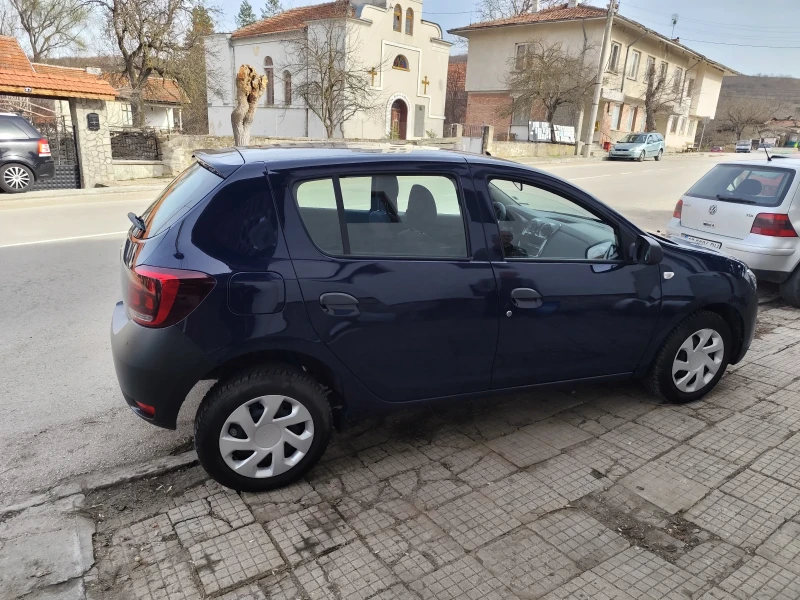 Dacia Sandero 28500км, снимка 4 - Автомобили и джипове - 49452523