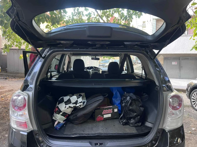 Toyota Verso, снимка 9 - Автомобили и джипове - 52082331