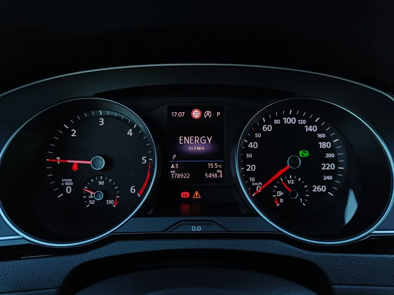 VW Passat 2.0 TDI , снимка 13 - Автомобили и джипове - 52157964