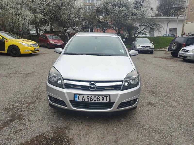 Opel Astra 1.9 CDTI, снимка 4 - Автомобили и джипове - 52743396