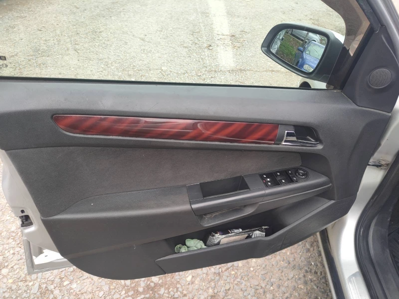 Opel Astra 1.9 CDTI, снимка 12 - Автомобили и джипове - 52743396