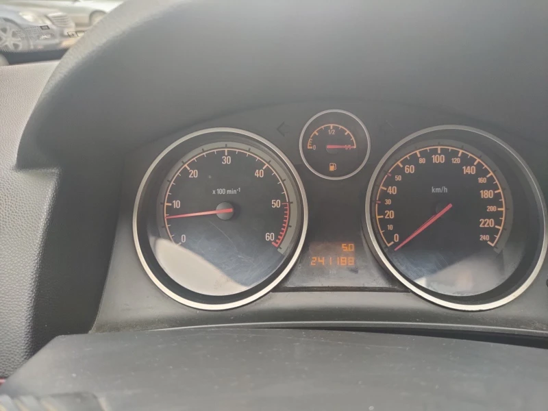 Opel Astra 1.9 CDTI, снимка 16 - Автомобили и джипове - 52743396