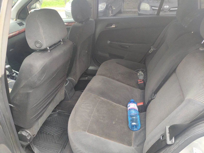 Opel Astra 1.9 CDTI, снимка 10 - Автомобили и джипове - 52743396