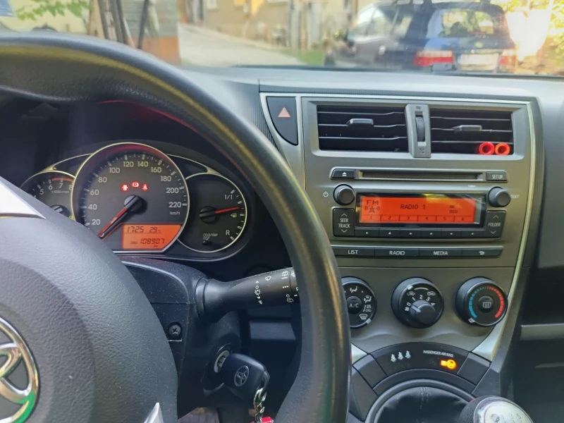 Toyota Verso S 1.3 100 к.с. ЕВРО 5 2011 година, снимка 4 - Автомобили и джипове - 52805566