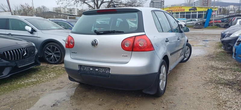 VW Golf 1.9 TDI, снимка 4 - Автомобили и джипове - 52877619