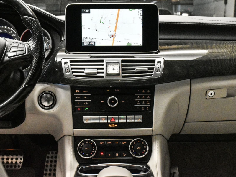 Mercedes-Benz CLS 400 4MATIC* AMG Package* КОжа* Подгрев* Масажи* Кейлес, снимка 10 - Автомобили и джипове - 53405306