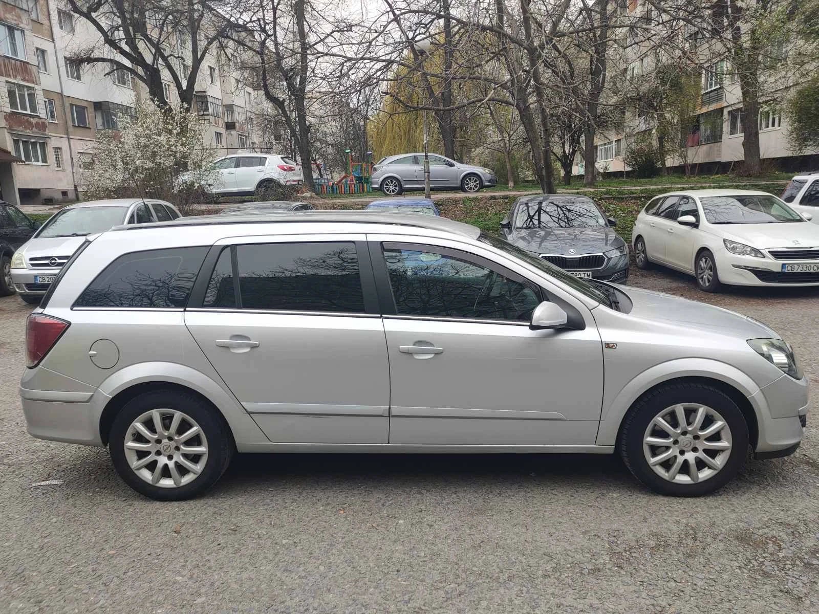 Opel Astra 1.9 CDTI, снимка 1