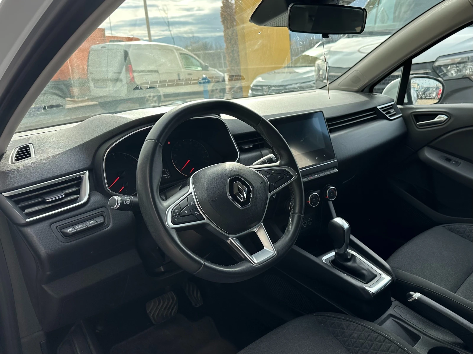 Renault Clio TCe 100к.с. - изображение 7