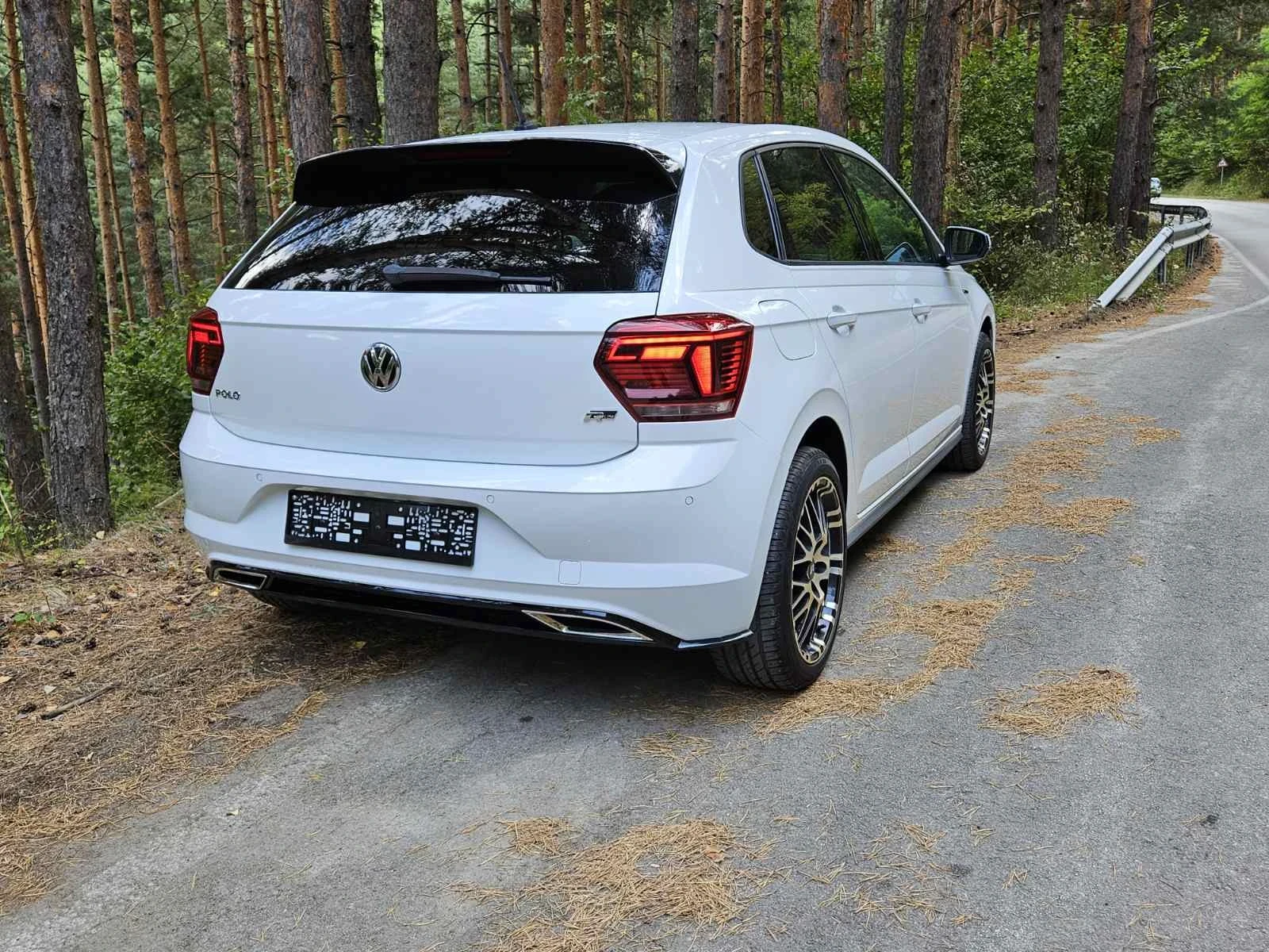 VW Polo 1.0 бенз. R-line - изображение 7