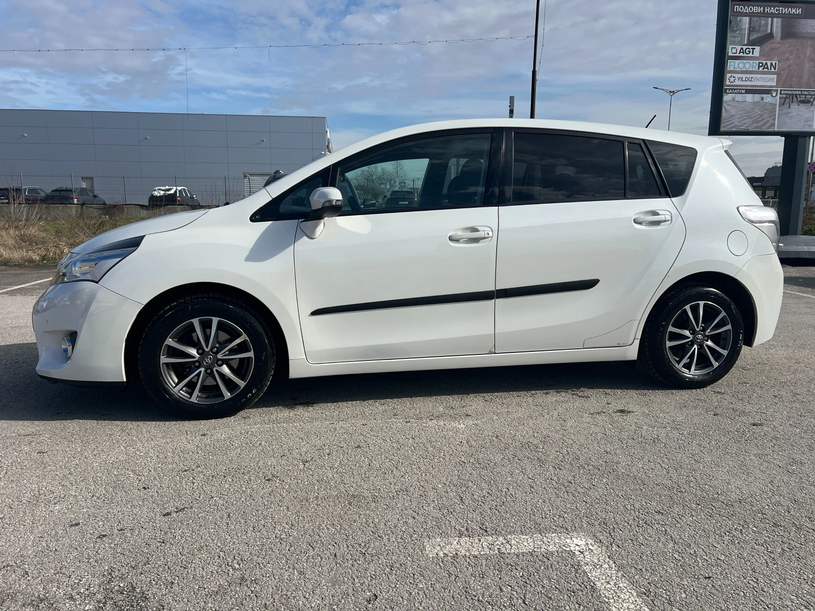 Toyota Verso 1.8  147 к.с , снимка 3 - Автомобили и джипове - 53851258