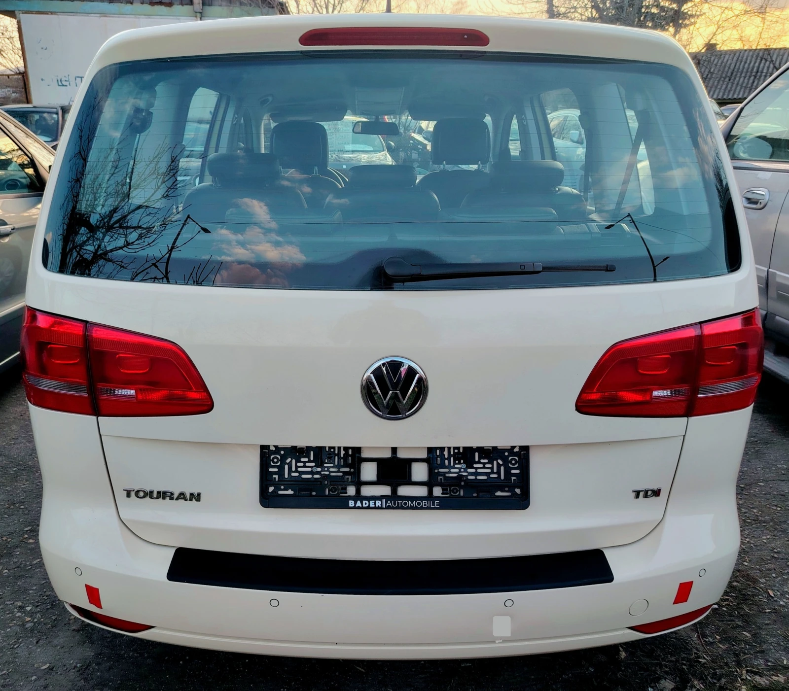 VW Touran 1.6TDI/7-местен/Higline, снимка 7 - Автомобили и джипове - 53867762