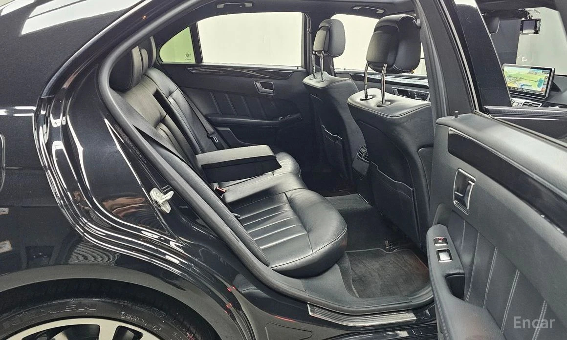 Mercedes-Benz E 220, снимка 12 - Автомобили и джипове - 54517065