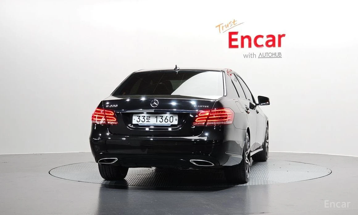 Mercedes-Benz E 220, снимка 4 - Автомобили и джипове - 54517065