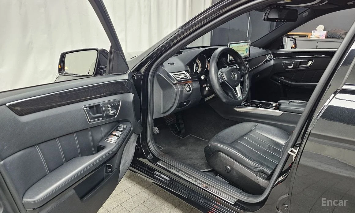 Mercedes-Benz E 220, снимка 10 - Автомобили и джипове - 54517065