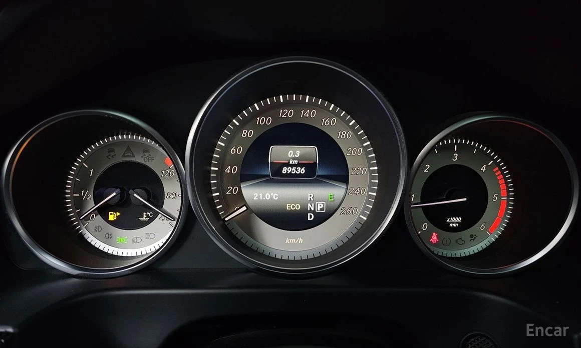 Mercedes-Benz E 220, снимка 8 - Автомобили и джипове - 54517065