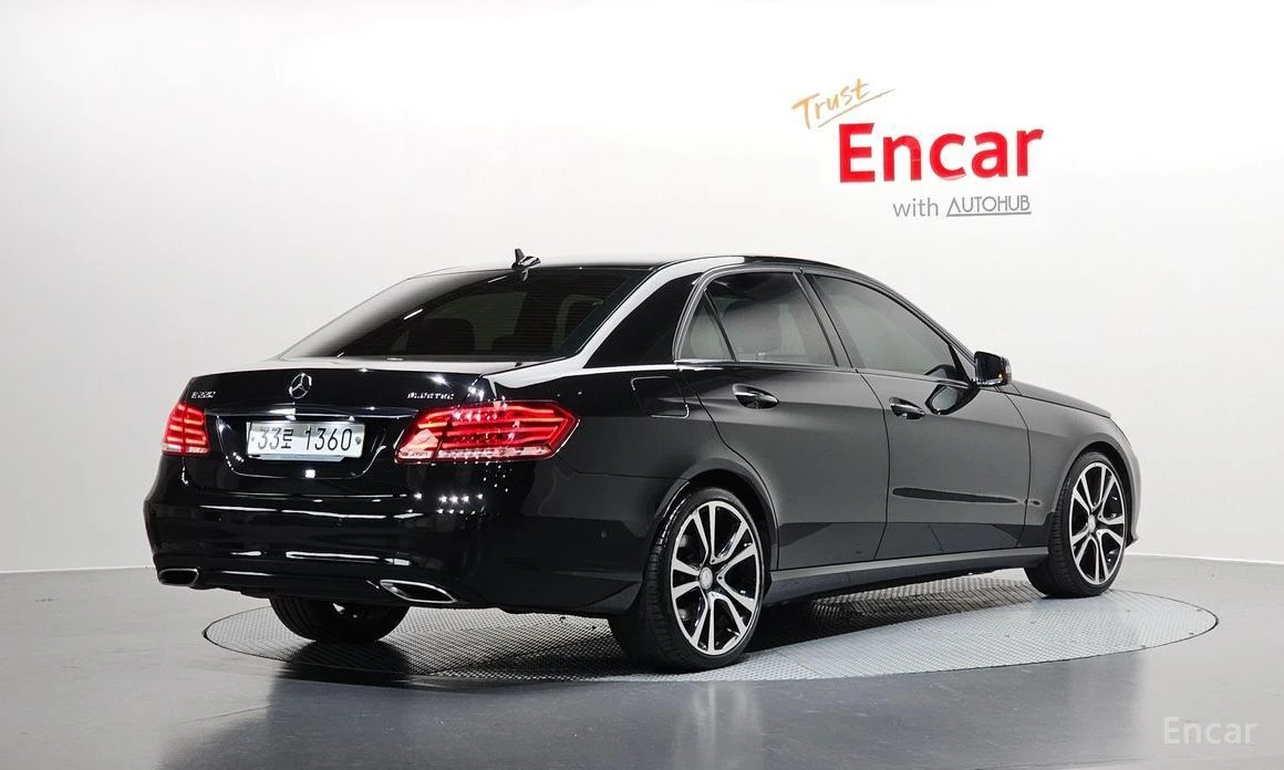 Mercedes-Benz E 220, снимка 2 - Автомобили и джипове - 54517065