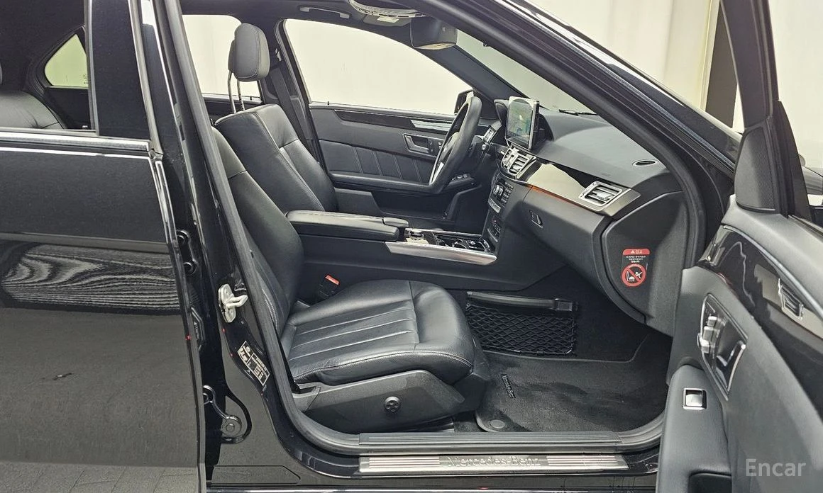 Mercedes-Benz E 220, снимка 11 - Автомобили и джипове - 54517065