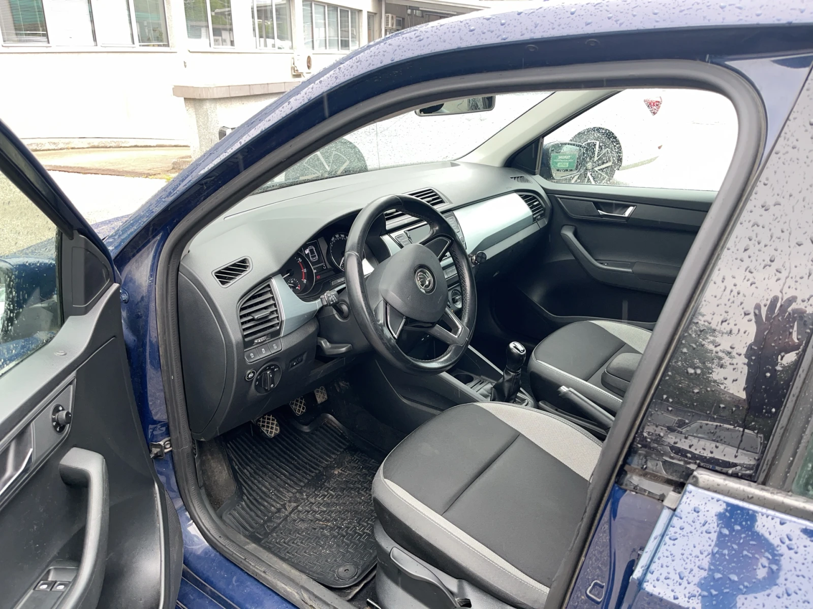 Skoda Fabia 1.0 MPI LPG, снимка 9 - Автомобили и джипове - 54652486