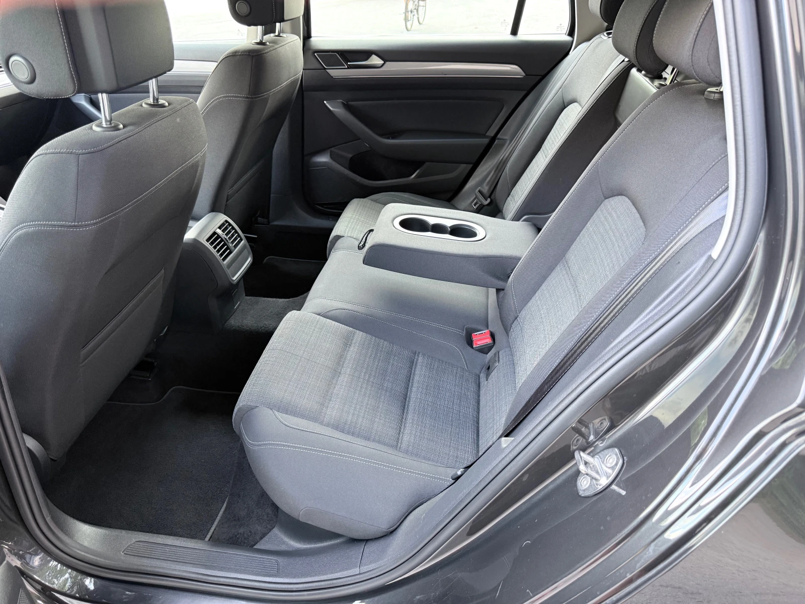 VW Passat 2.0TDI-150k.c.* BUSSINES* DSG* Facelift* ЛИЗИНГ* , снимка 8 - Автомобили и джипове - 55311113