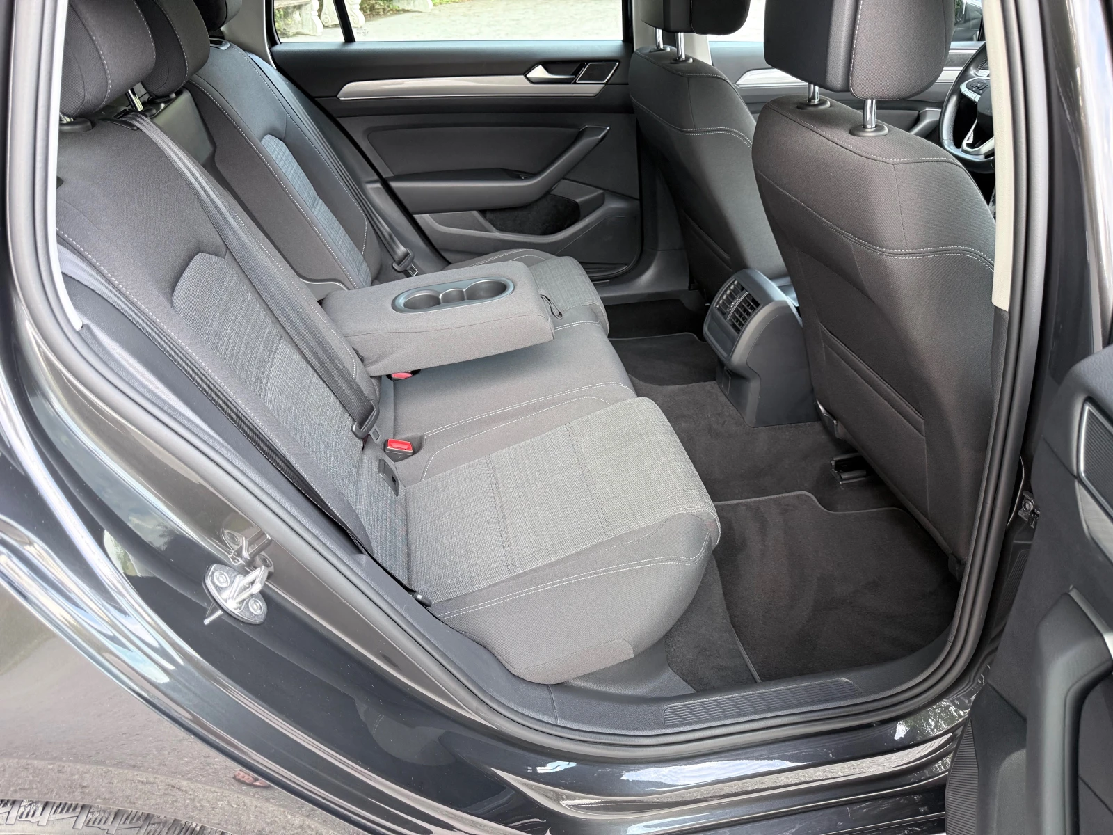 VW Passat 2.0TDI-150k.c.* BUSSINES* DSG* Facelift* ЛИЗИНГ* , снимка 9 - Автомобили и джипове - 55311113