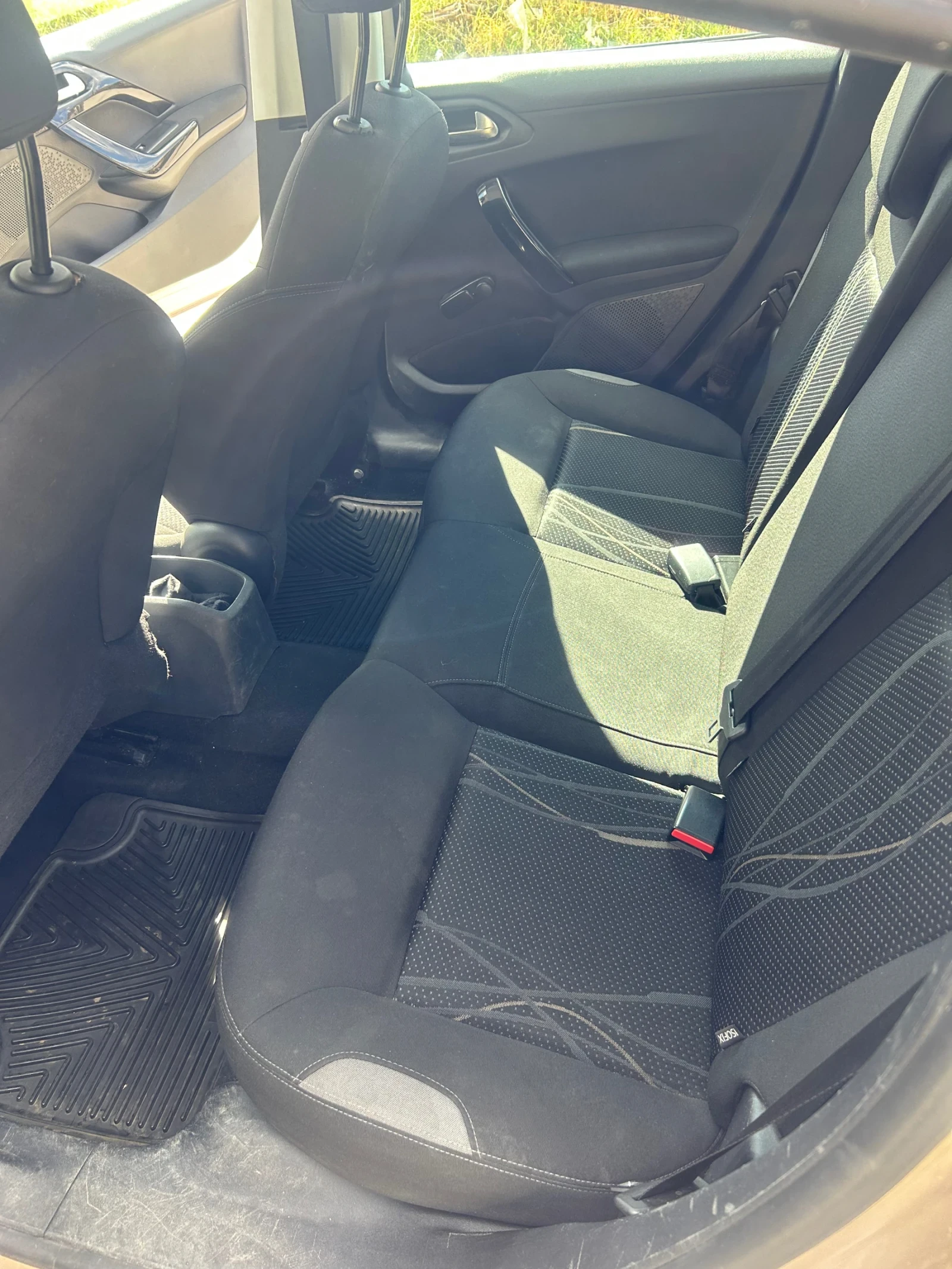 Peugeot 208, снимка 8 - Автомобили и джипове - 55433100