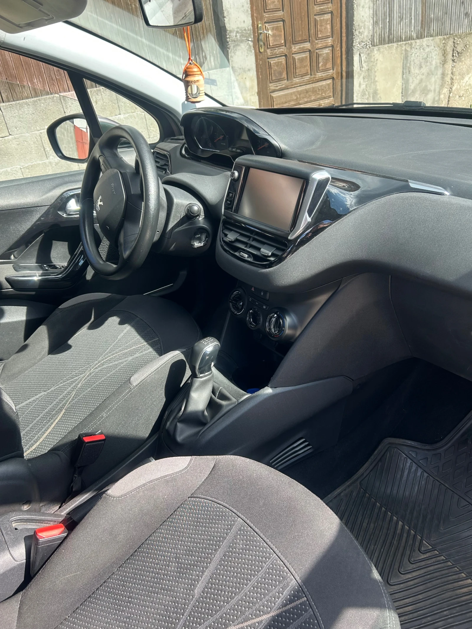Peugeot 208, снимка 6 - Автомобили и джипове - 55433100